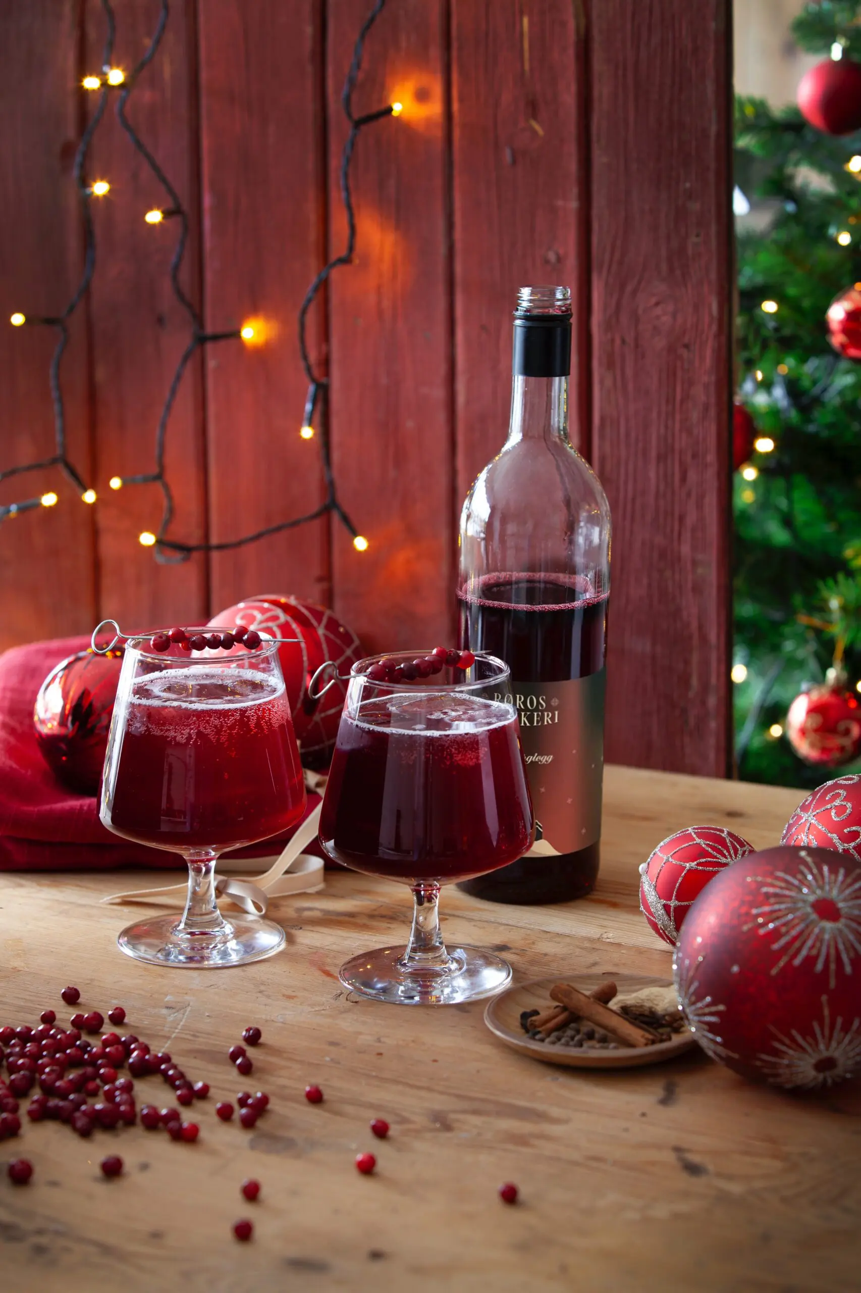 Tyttebærgløgg – smaken av ekte jul fra fjellet. Foto: Røros Bryggeri og Mineralvannfabrikk