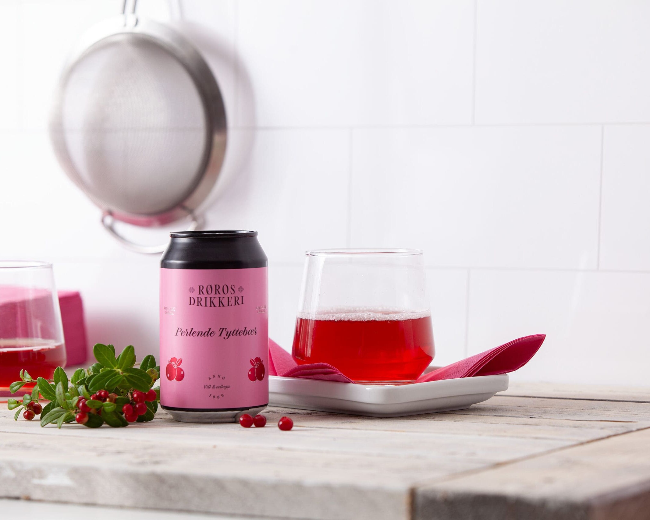 Perlende tyttebær som rødmer i høstlig viddevær. Disse bærene utvikler sin helt egne aroma. Vel bekomme!