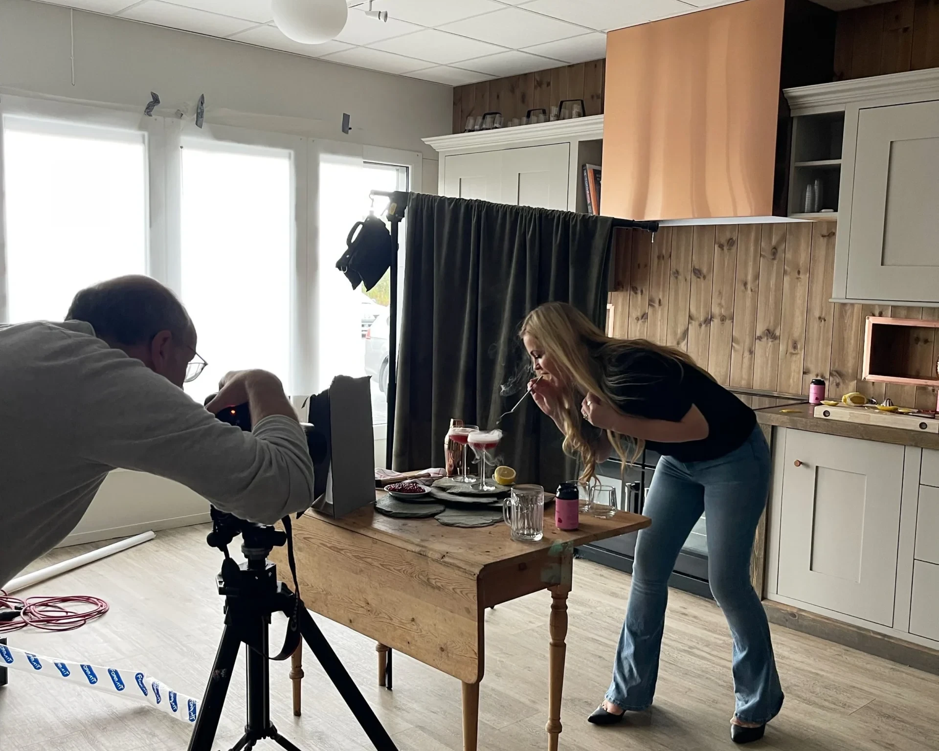 Alt for et godt bilde: Marked- og medieansvarlig Anne Lise og daglig leder Rob.