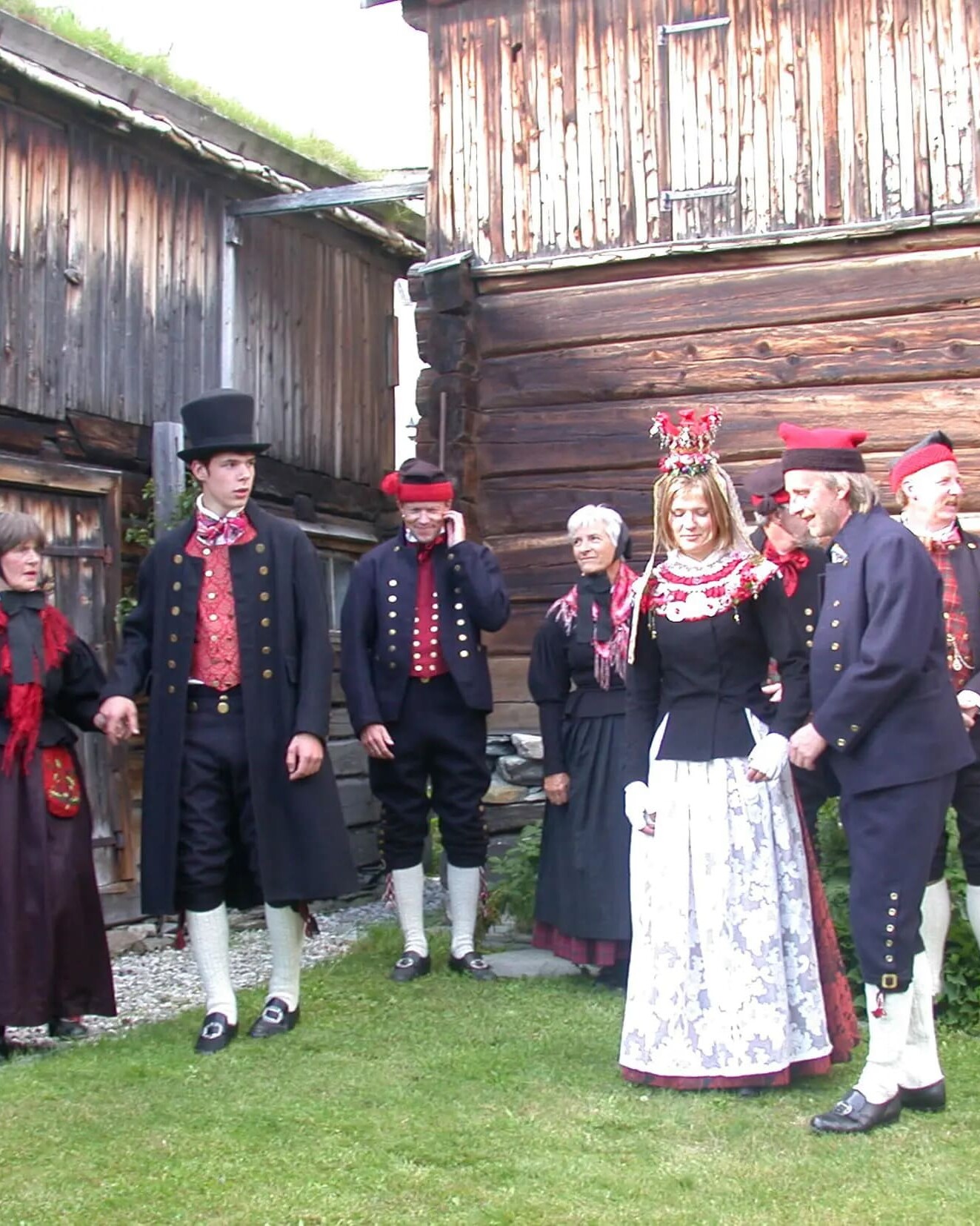 Polsdansere i Rørosdrakt. Foto: Einar Aasen