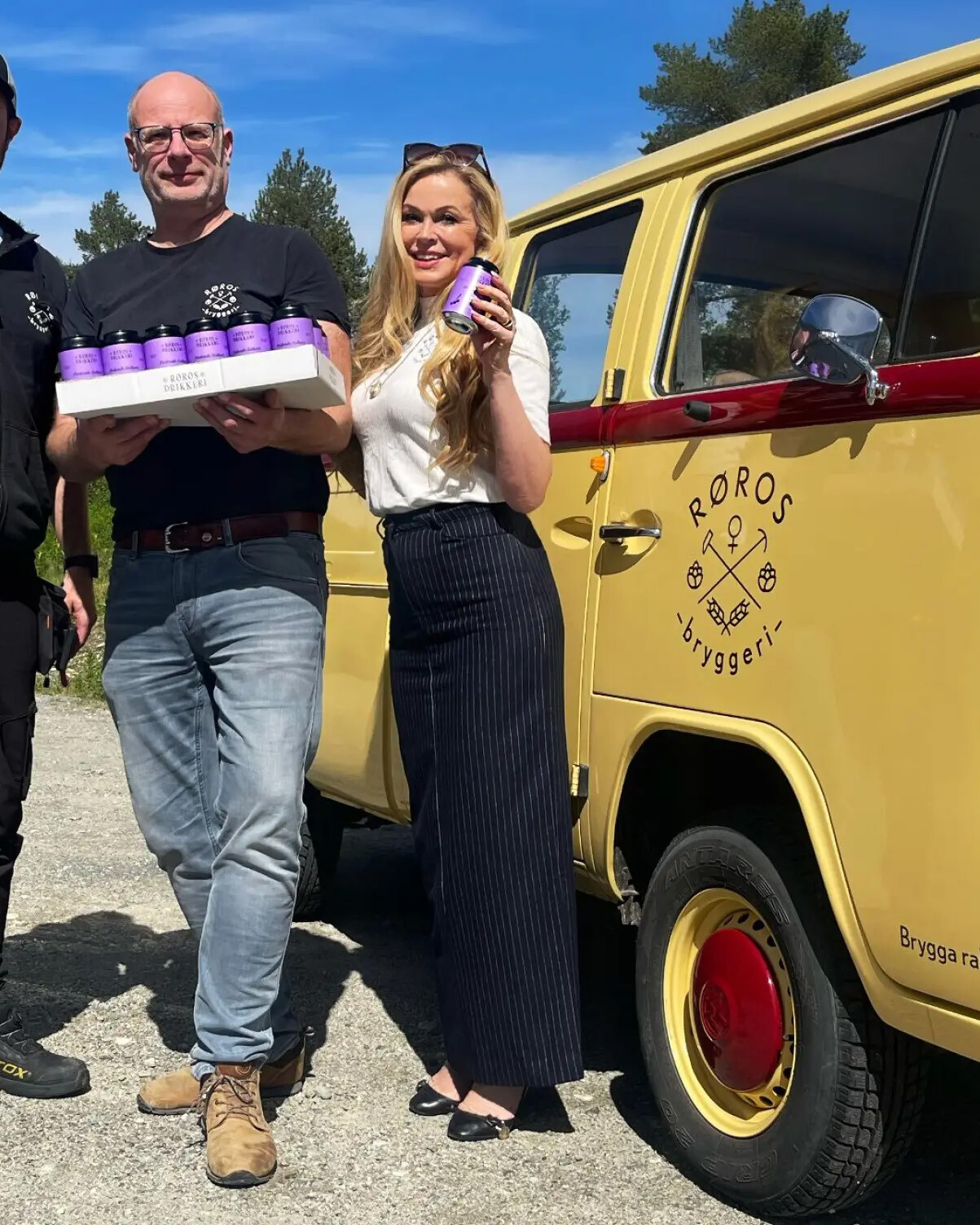 Røros bryggeri er nominert til Årets drikke under Oi! Matfestival i Trondheim i august. Her ved kvalitetssjef Jørgen Langeng, daglig leder Rob Veldhuis og markedssjef Anne Lise Haugen. Foto: Røros Bryggeri og Mineralvannfabrikk